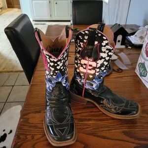 Women's Cinch boots size 9.5